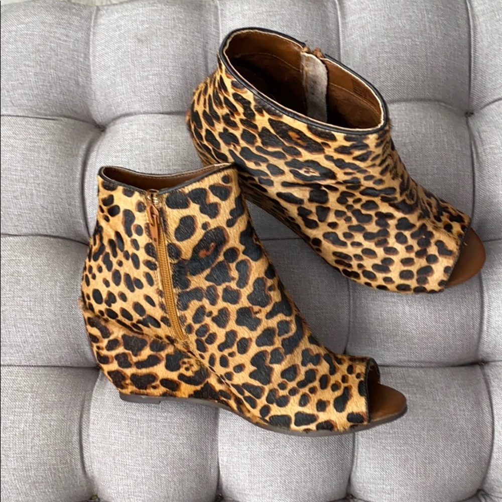 NWOB Naughty Monkey peep toe wedge bootie